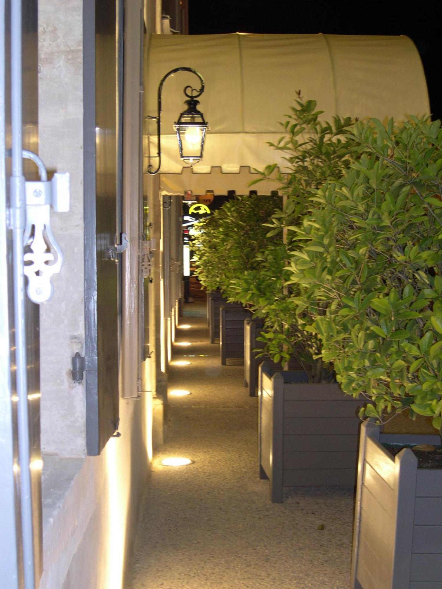 Logis Hotel - Restaurant Maison Claude Darroze Лангон Екстериор снимка