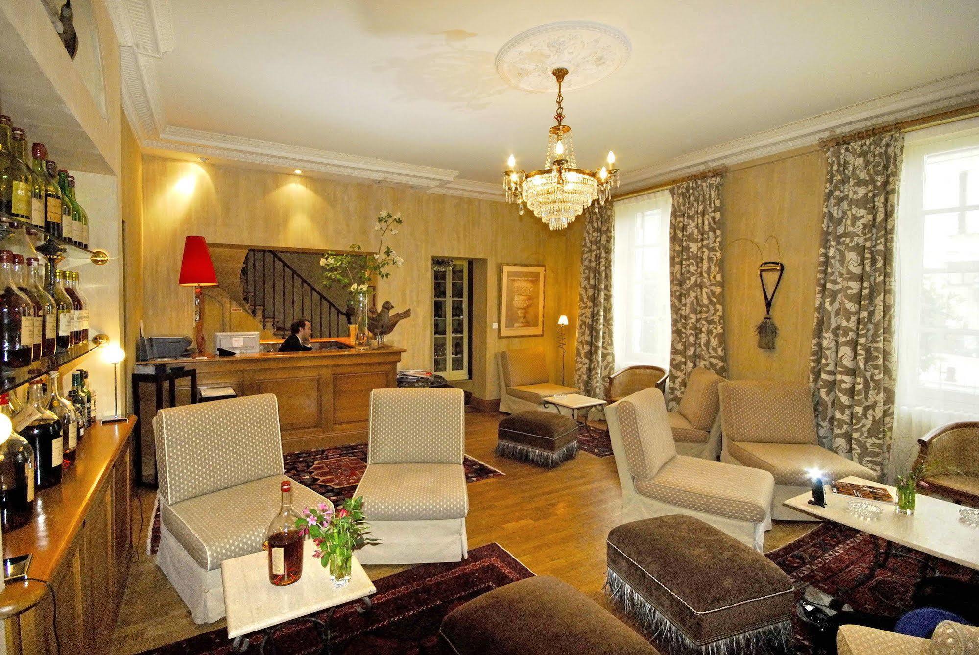 Logis Hotel - Restaurant Maison Claude Darroze Лангон Екстериор снимка