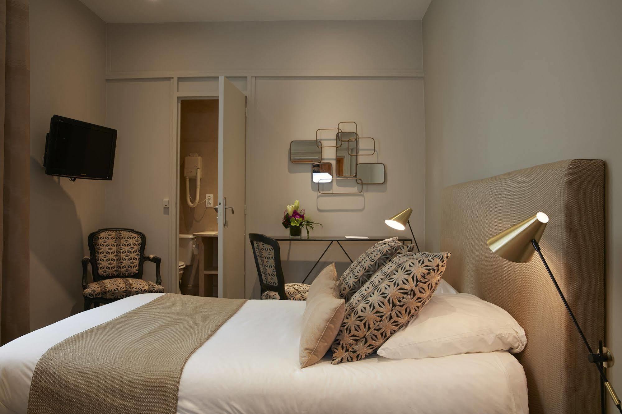 Logis Hotel - Restaurant Maison Claude Darroze Лангон Екстериор снимка