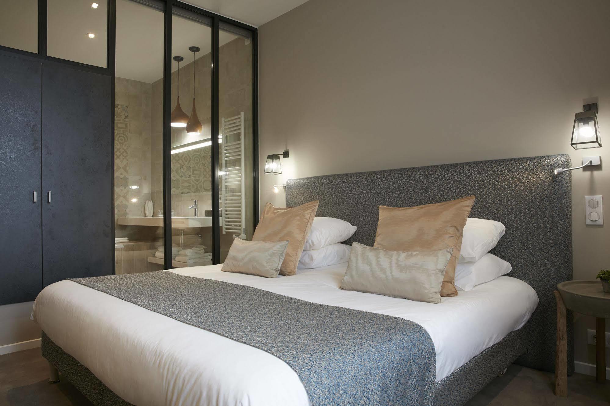 Logis Hotel - Restaurant Maison Claude Darroze Лангон Екстериор снимка