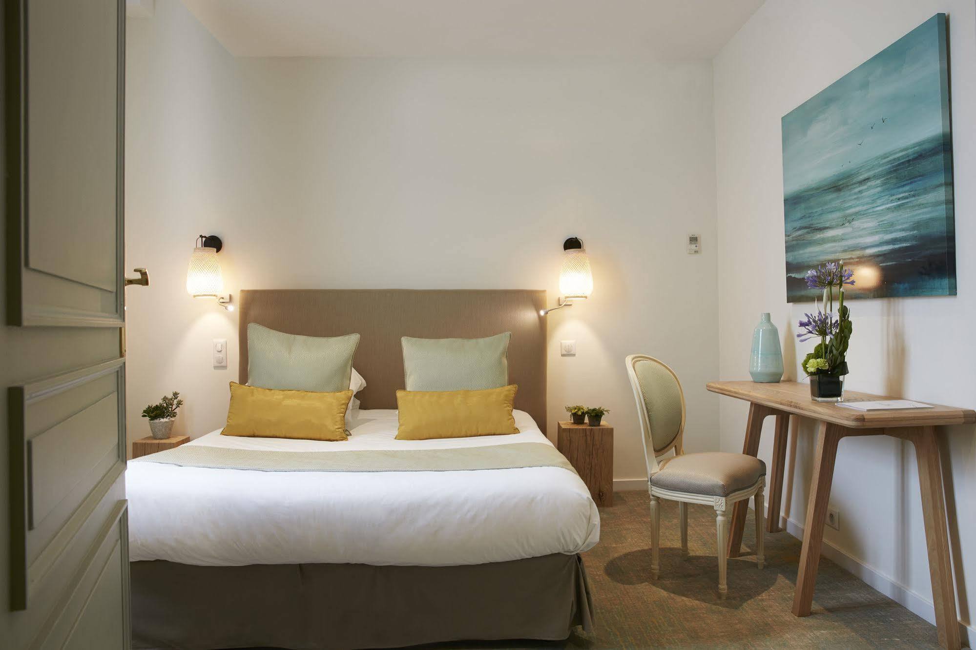 Logis Hotel - Restaurant Maison Claude Darroze Лангон Екстериор снимка