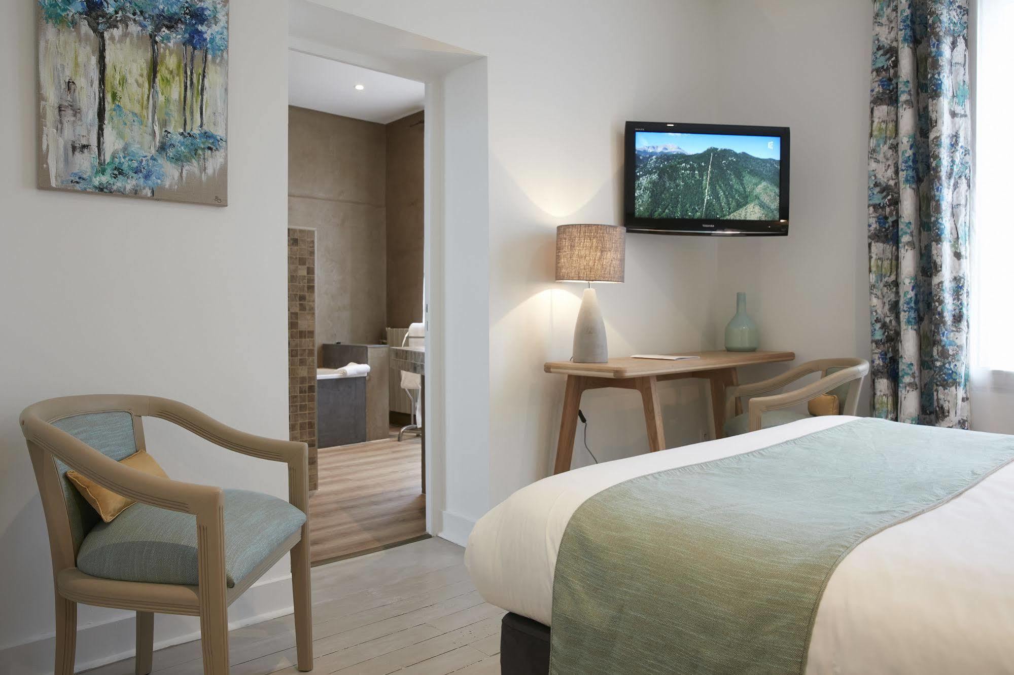Logis Hotel - Restaurant Maison Claude Darroze Лангон Екстериор снимка